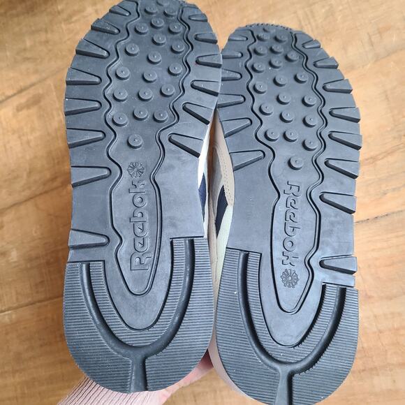 Athletic_Shoes